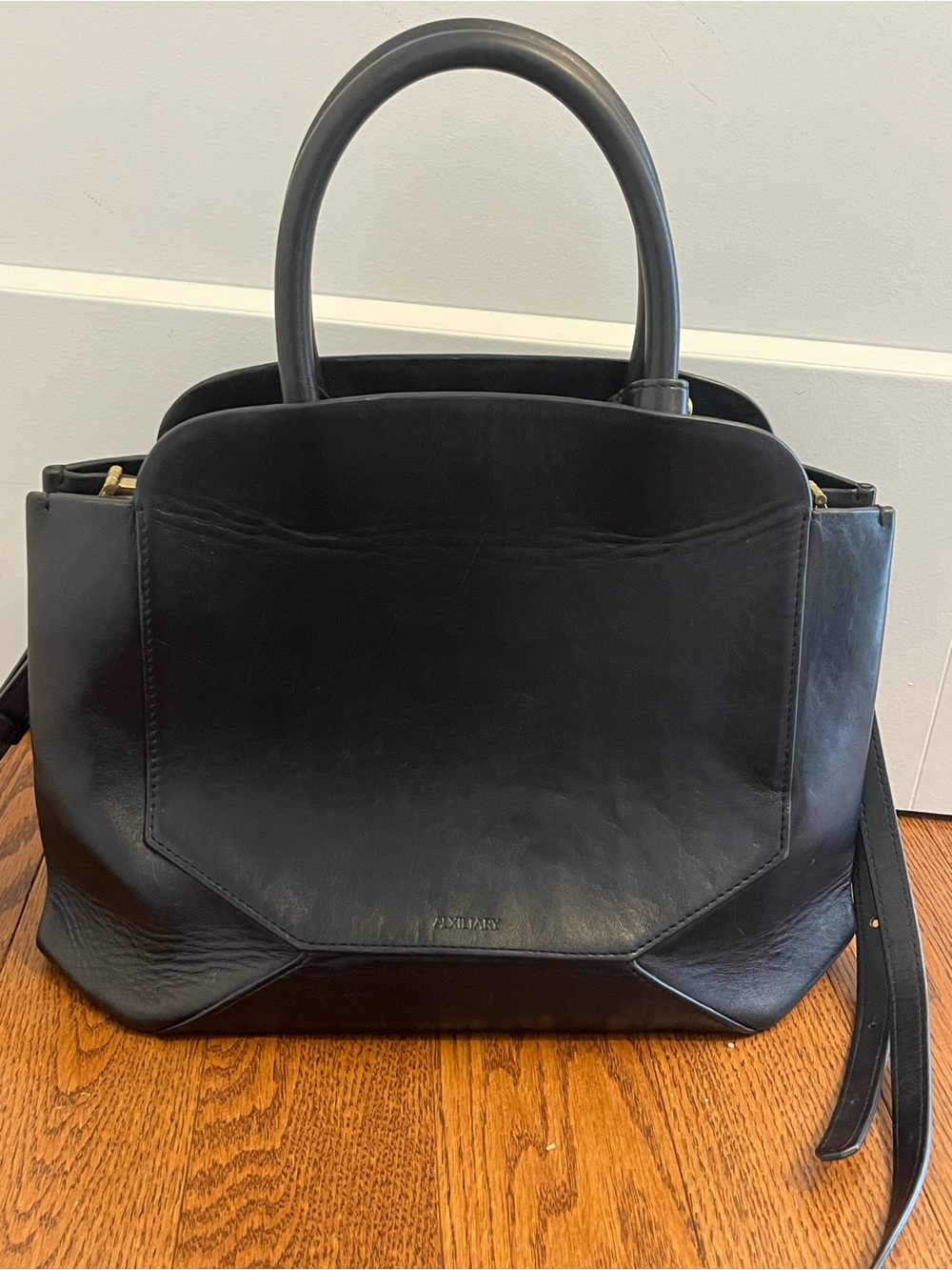 Aritzia  Auxiliary Bega leather bag large black